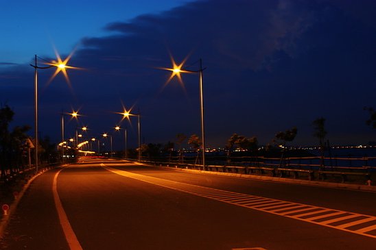 大鵬灣自行車道的夜間美景(拍攝地點--嘉蓮小棧旁).jpg