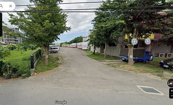 柯文哲農地「竹柯轉運站」上的農舍，從2010年就掛牌「九鼎開