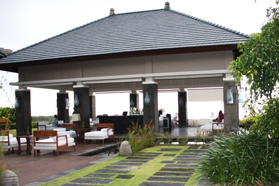 Venue Tea Time Pool BAr.jpg
