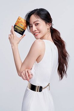 美神契約代言人曾之喬與熱銷商品「ENERGY 守護陽光錠」_
