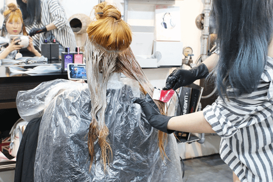 台中染髮推薦髮廊【電話亭Hair Salon】給妳自帶女神光