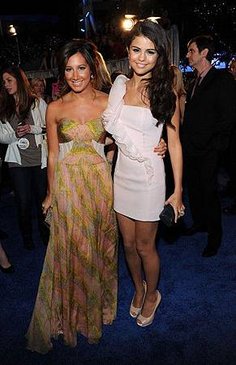 Ashley+Tisdale+Selena+Gomez+2011+People+Choice+KSlZ3MHELjul