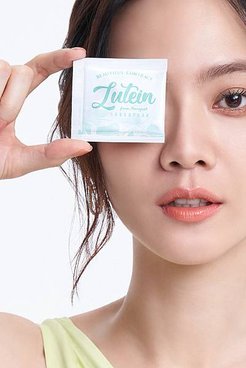 美神契約代言人曾之喬與熱賣商品「水晶靈金盞草葉黃素」_