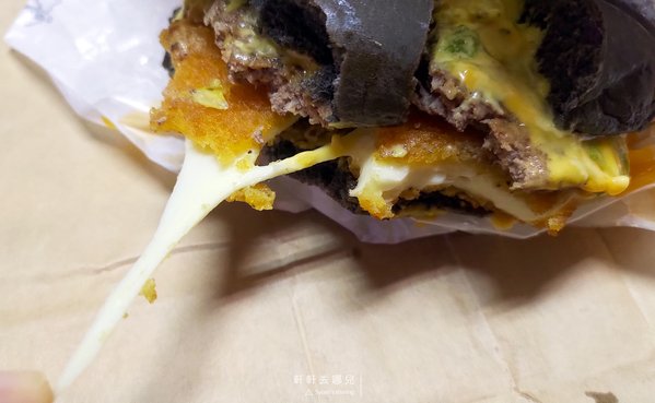 微牽絲 微牽絲起司排雙牛堡 香蕉巧克力雙餡派 地瓜薯條 麥當勞 軒軒去哪兒 06