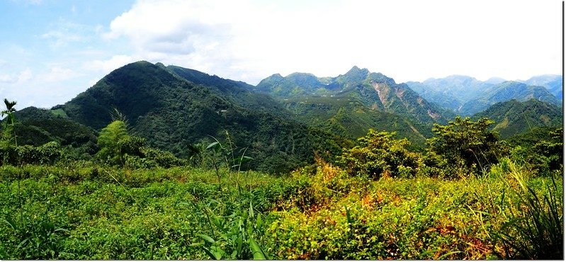 凍仔嶺東北眺望群山