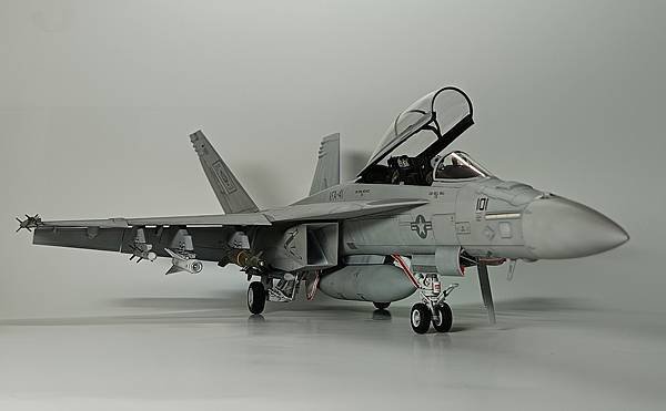 MENG 1/48 F/A-18F SUPER HORNET