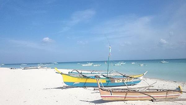 bantaya sugar beach and boat.jpg