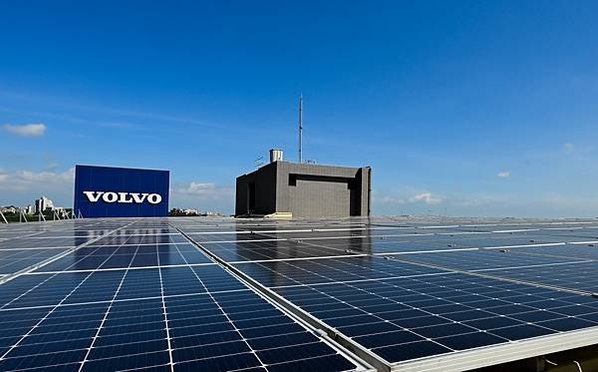 4. 2023 年度 VOLVO 經銷體系中共 7 間展示中心完成太陽能板建置，其中富王汽車花壇展示中心再生能源佔總用電量比高達 114% 、凱桃汽車中壢展示中心再生能源佔總用電量比已達 93%；