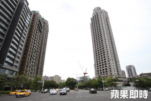 1 主幹道宅向來未必是台中購屋首選，不過去年有多筆10大豪宅高單價交易，都位處市政路。圖為「聯聚保和大廈」。陳恒芳攝.jpg