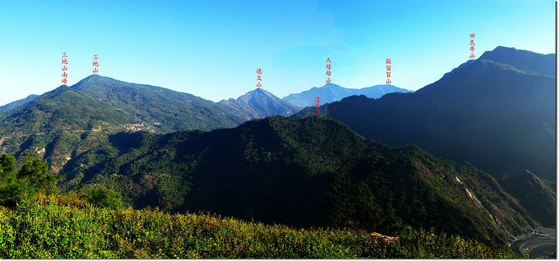 瑪家道路（屏35公路）北望德文山~三地山稜線及其他山岳(From 5K附近) 1