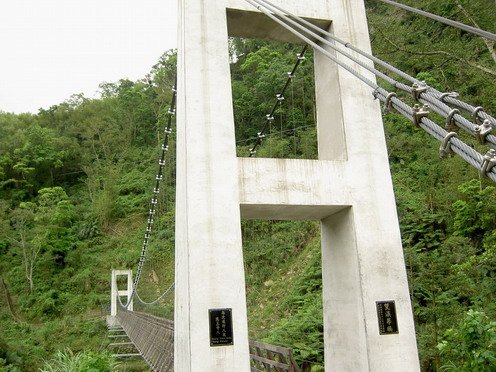 白色的雙溪吊橋~