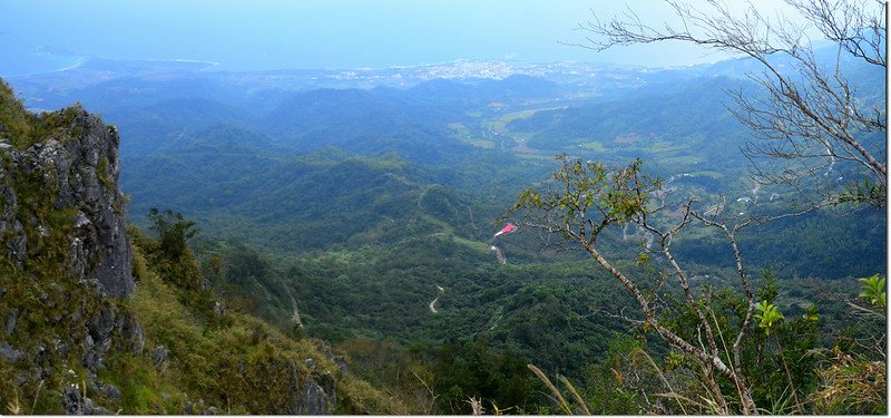 麻荖漏山東峰礦區道路展望台俯瞰三仙台及成功市區