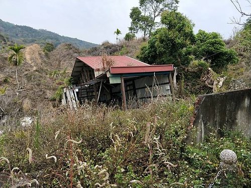 近看震爆點內很明顯的紅色小屋