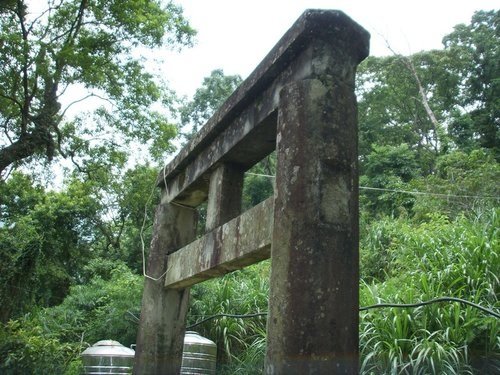 新竹五峰國小紅色鳥居-鳥居步道「十八兒祠」「十八兒」是五峰鄉