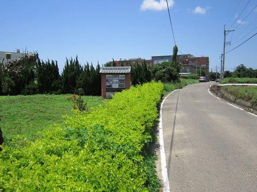 大湖口公學校之跡碑文/「民國前五年於中崙（即今湖口鄉波羅村）