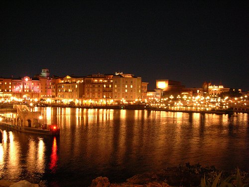 地中海港灣夜景