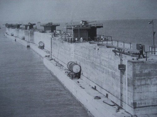 黃金海灘與桑葚人工港 Gold Beach and Mulberry Harbour