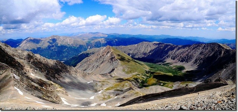 Looking down at Stephens Gulch from Grays Peak&apos;s summit