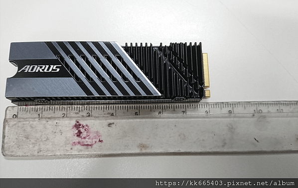 技嘉AORUS 7000s 2TB Gen4x4 PCIe 