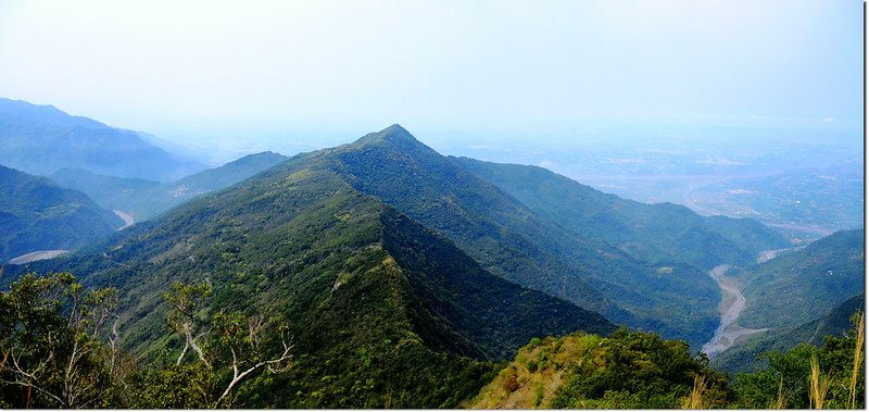 德文山山頂俯瞰三地山~德文山連稜 1