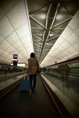 20121206-004. 旅人