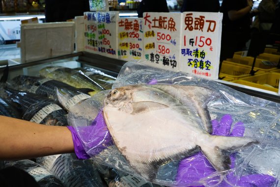 全台最大最超值活體冰鮮海鮮賣場，台中最大水產超市 『阿布潘水
