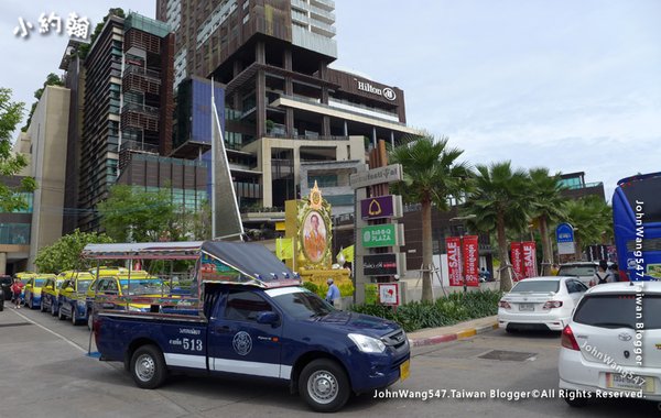 Pattaya songthaew Central Festival Hilton Hotel.jpg