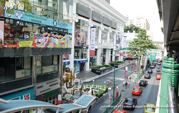 CLOVER Pharmacy &amp; souvenir Bangkok Maneeya Building Center.jpg