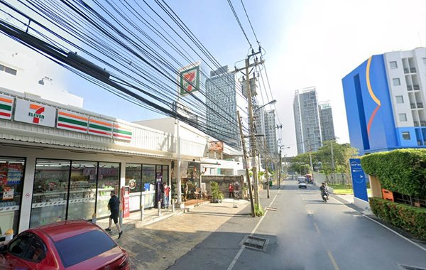 7-11 Hop Inn Bangkok Onnut Station.jpg