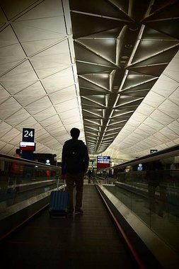 20121206-005. 旅人