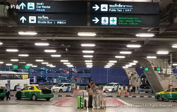 Suvarnabhumi Airport(BKK)曼谷機場1樓計程車大巴士2.jpg