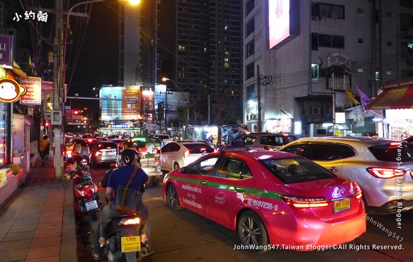 Hwai Khwang night market輝煌市場.jpg