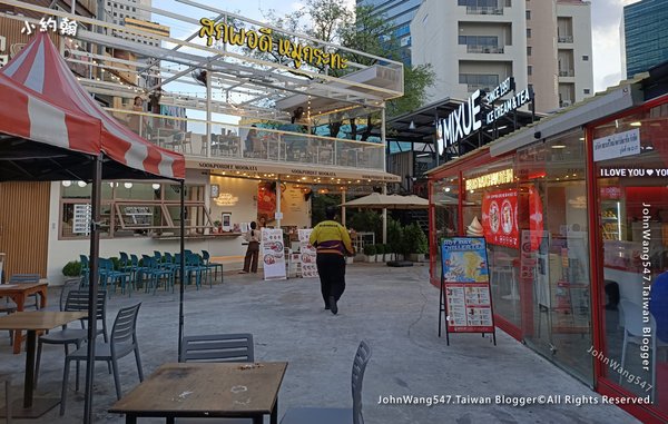 Ratchayothin Square street Food market4.jpg