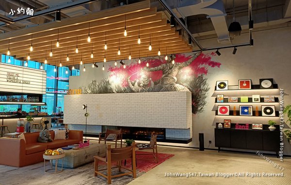 Moxy Bangkok Hotel飯店9樓lobby2.jpg