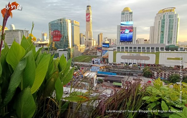 Moxy Bangkok Hotel outdoor relax zone4.jpg