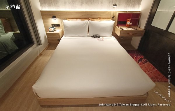 Moxy Bangkok Queen Room bed.jpg