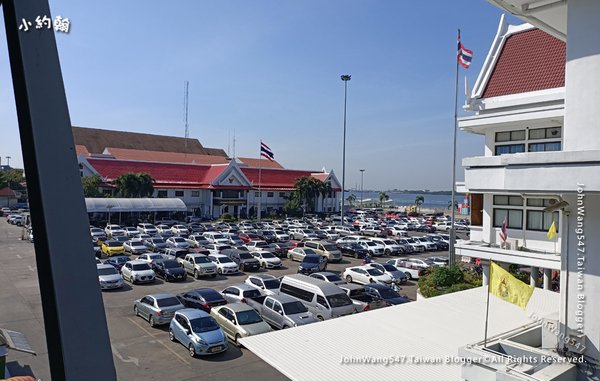 Pak Nam parking lot.jpg