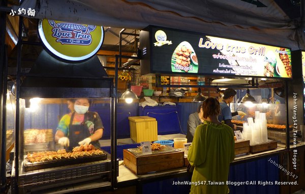 JODD FAIRS Phra Ram 9 Love true grill2.jpg