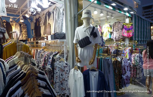 JODD FAIRS Phra Ram 9服飾店2.jpg