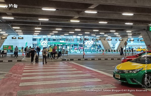 曼谷BKK機場Grab手機叫車位置2.jpg