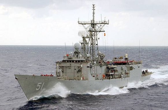 US_Navy_021105-N-1810F-003_USS_Gary_(FFG_51)_underway