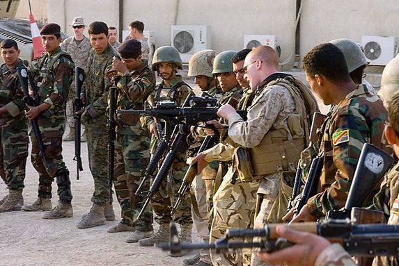 iraqi-soldiers-rifle-instruction