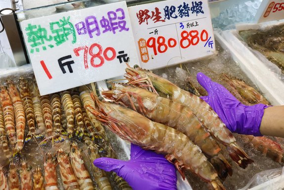 全台最大最超值活體冰鮮海鮮賣場，台中最大水產超市 『阿布潘水