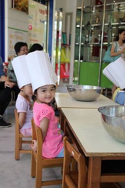 寶妞幼稚園體驗烹調義大利麵_062716(10).JPG