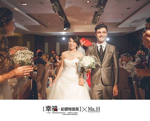 自助婚紗 / 婚禮紀錄 / 親子寫真 / 寶寶照 / 孕婦照 / 全家福 / 個人寫真 / 禮服出租 / 新娘秘書 / 攝影棚租借