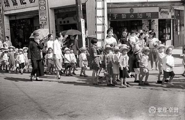 （臺灣第一所幼稚園）1897年臺南共立幼稚園設立報告註明創立