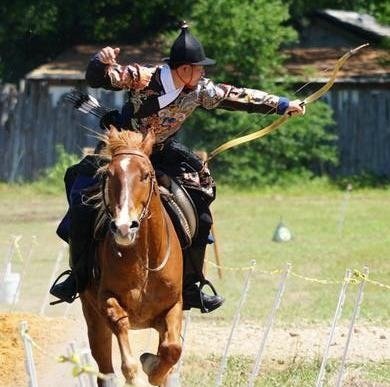 弓馬騎射的尚武精神/“弓馬騎射，尚武精神，不欺他凌，不畏敵寒