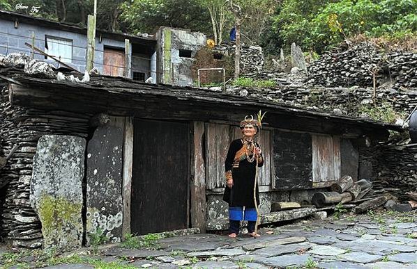 老七佳石板屋/屏東山地的魯凱族和排灣族，卻是以石板屋著名/卓