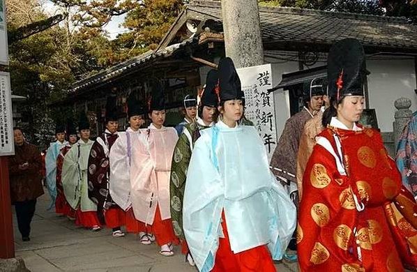 日本武士成人禮-元服/「元」是頭的意思，「服」是穿的動詞意思