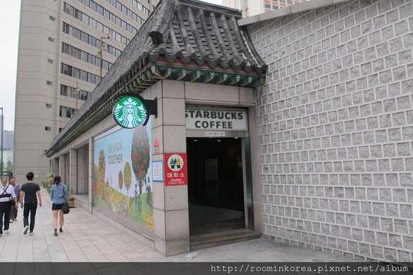 starbucks門口側邊